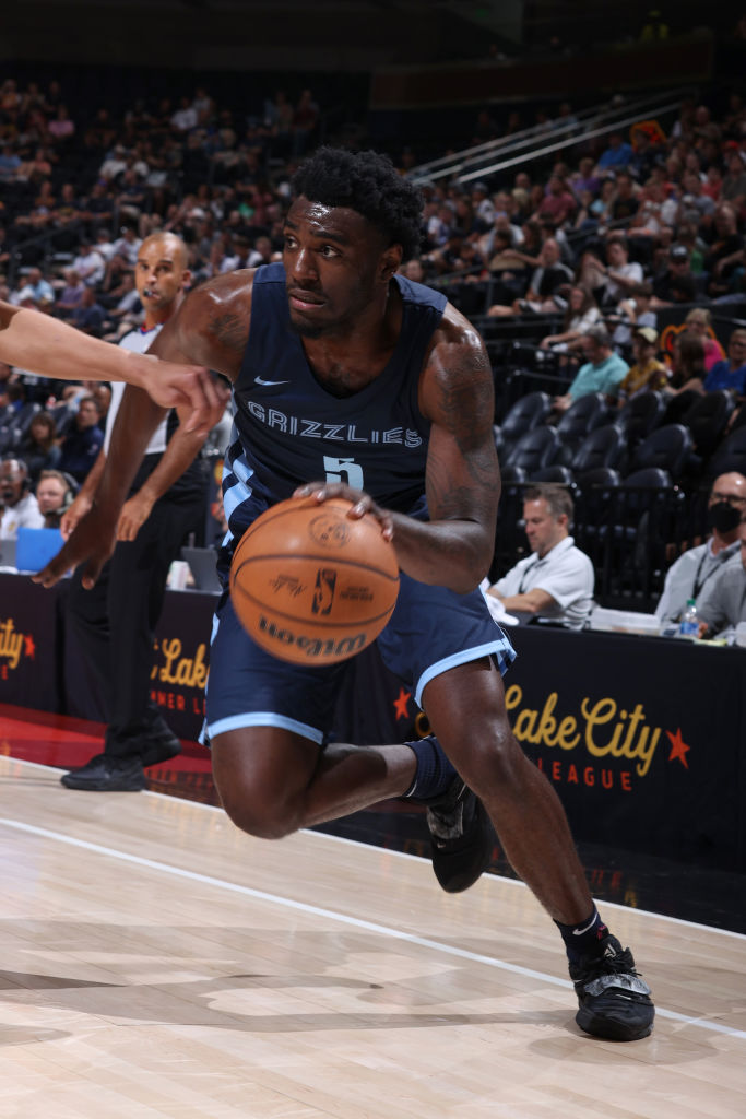 誇張倒地成 誇張倒地成