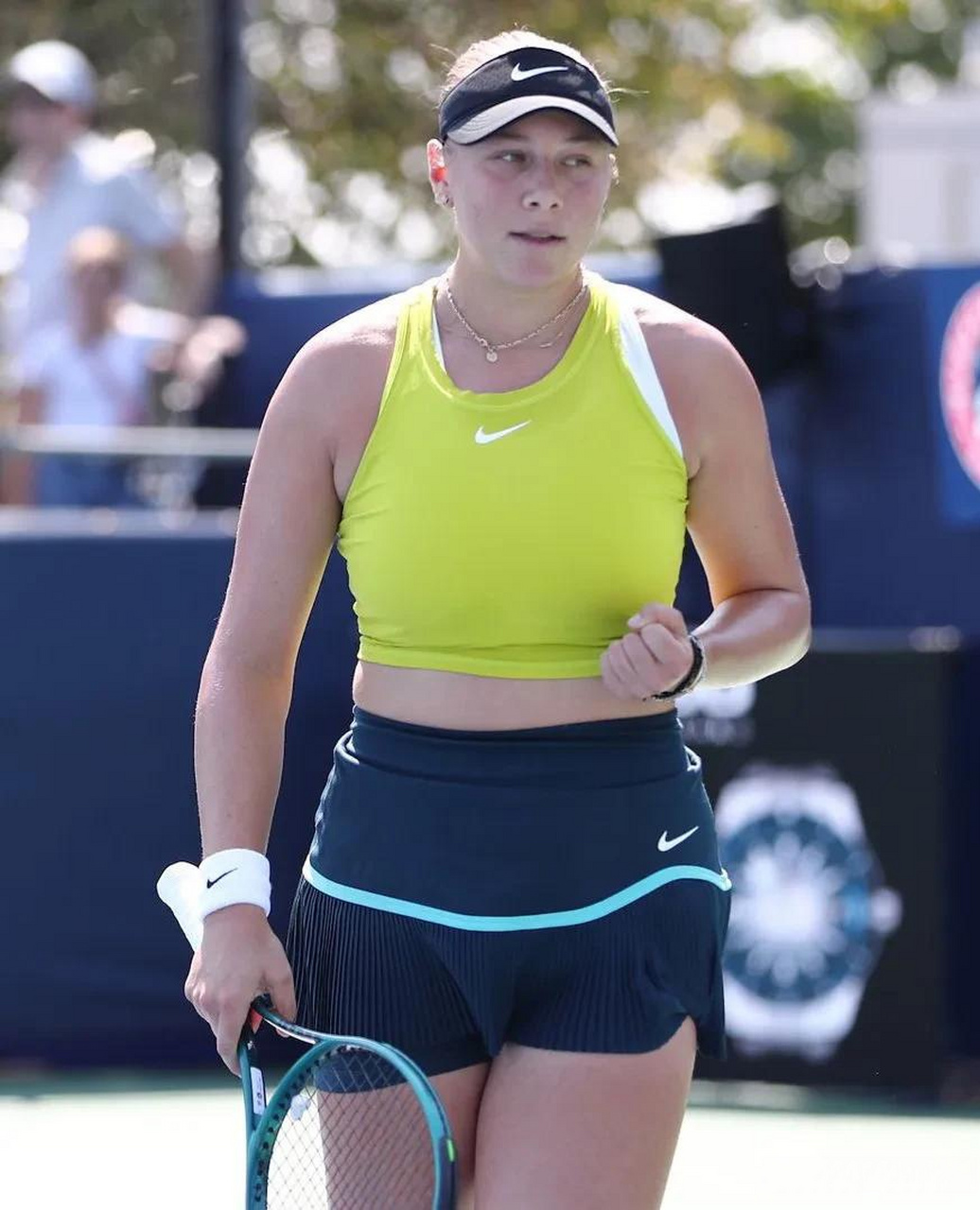 现显然不如 现显然不如